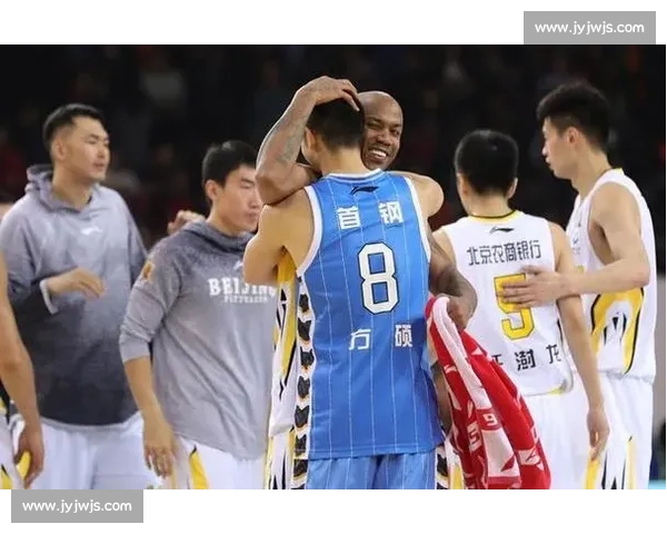 客场挑战强敌全力以赴展现团队韧性与逆境拼搏精神再创精彩篇章